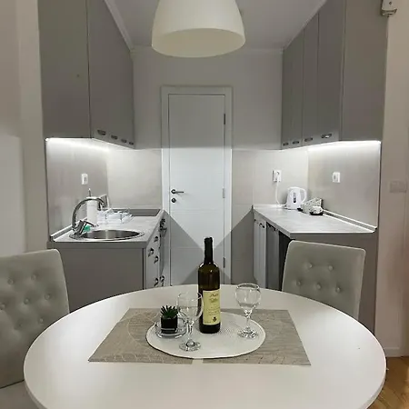 Stan Na Dan-apartman Smile Lukavica *