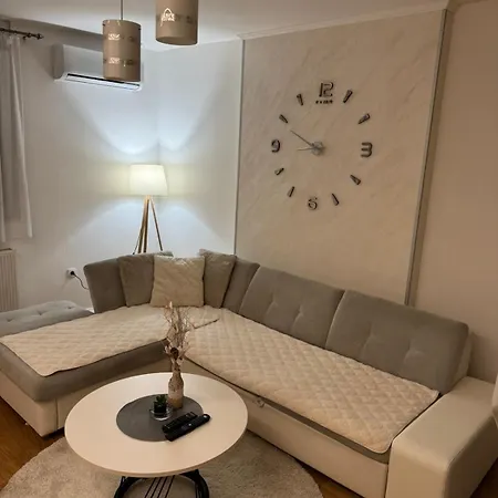 Stan Na Dan-apartman Smile Lukavica Apartmán *